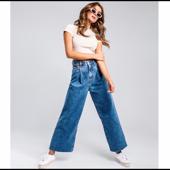 levi's ribcage pleated cropped jeans